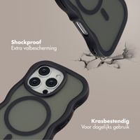 Selencia Wavy Backcover met MagSafe Apple iPhone 16 Pro - Zwart