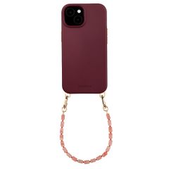 Selencia Rivièra MagSafe Backcover met afneembare haakjes voor de Apple iPhone 15 - Bold Burgundy + Sorbet Pop Polskoord - Pink