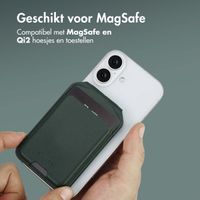 Accezz Leren Wallet met standaard - Geschikt voor MagSafe en Qi2 - Cedar Green