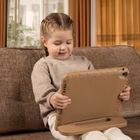 imoshion Kids-Proof Back Cover with Handle Apple iPad 9 (2021) 10.2 inch / iPad 8 (2020) 10.2 inch / iPad 7 (2019) 10.2 inch - Beige