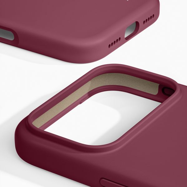 iDeal of Sweden Silicone Case met MagSafe Apple iPhone 18 Pro Max / 17 Pro Max - Fine Wine