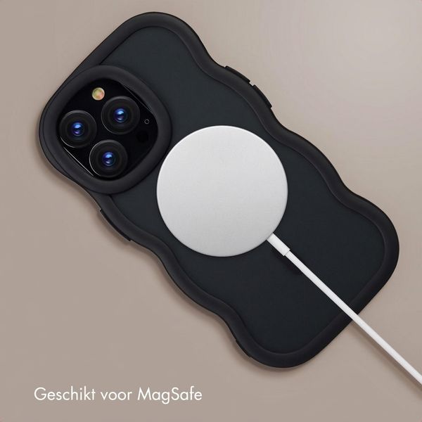 Selencia Wavy Backcover met MagSafe Apple iPhone 13 Pro - Zwart