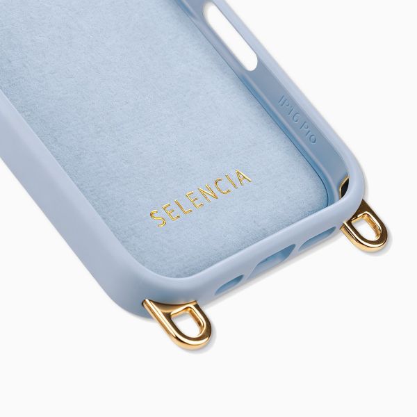 Selencia Rivièra MagSafe Backcover met afneembare haakjes voor de Apple iPhone 16 Pro Max - Powder Blue + Bold Chain Polskoord - Gold