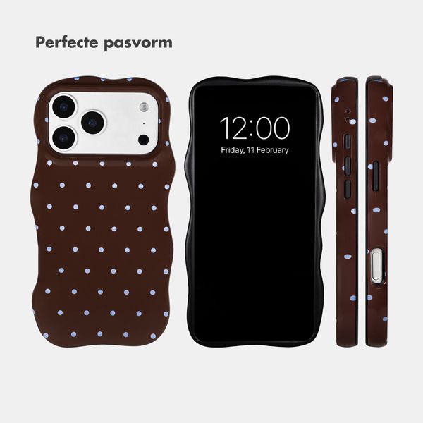 Selencia Vivid Wavy Backcover met MagSafe Apple iPhone 18 Pro Max / 17 Pro Max - Happy Dots Chocolate