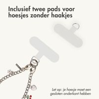 Selencia Rivièra MagSafe Backcover met afneembare haakjes voor de Apple iPhone 15 - Sorbet Pink + Chain Charm - Silver