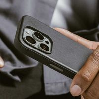 Nomad Modern Leather Case iPhone 16 - Black