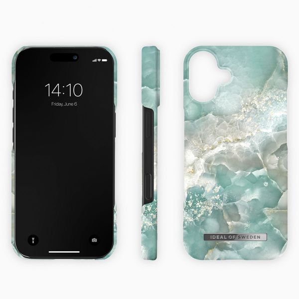 iDeal of Sweden Fashion Backcover Apple iPhone 16 - Azura Marble