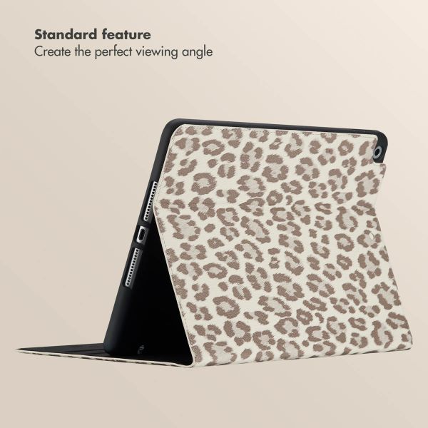 Selencia Sabi Bookcase with Leopard Print Apple iPad 9 (2021) 10.2 inch / iPad 8 (2020) 10.2 inch / iPad 7 (2019) 10.2 inch - Soft Ivory