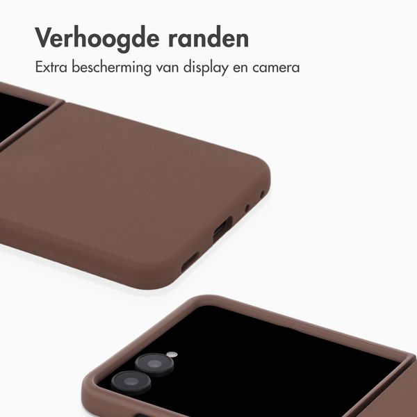 Accezz Liquid Silicone Backcover met MagSafe Samsung Galaxy Z Flip 8 - New Tea Brown