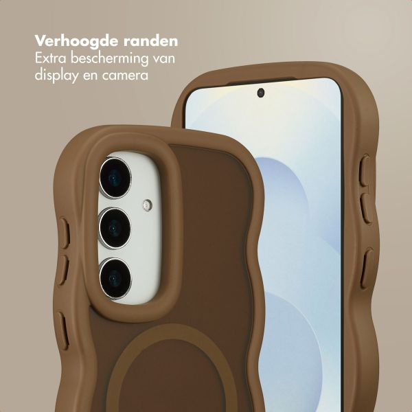 Selencia Wavy Backcover met MagSafe Samsung Galaxy S24 / S25 - Mocha Brown