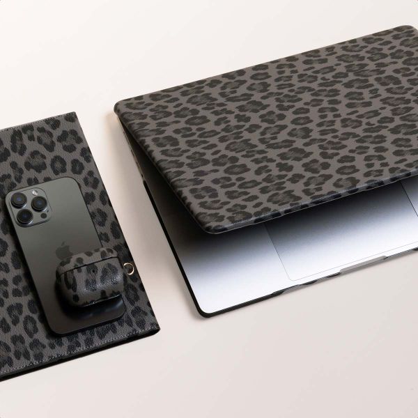 Selencia Sabi Laptop Cover Panterprint Apple MacBook Pro 16 inch (2021 / 2023 M3 / 2024 M4 / 2026 M5) - Midnight Black