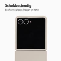 Accezz Liquid Silicone Backcover met MagSafe Samsung Galaxy Z Flip 8 - Stone