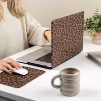 Selencia Sabi Laptop Cover Panterprint Apple MacBook Pro 14 inch (2021 / 2023 M3 chip / 2024 M4 chip / 2025 M5 chip) - Mocha Brown