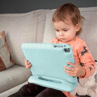 imoshion Kidsproof Backcover met handvat iPad 9 (2021) 10.2 inch / iPad 8 (2020) 10.2 inch / iPad 7 (2019) 10.2 inch - Soft Blue