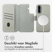 Accezz Leather Bookcase 2-in-1 met MagSafe Samsung Galaxy A36 / A56 - Light Grey