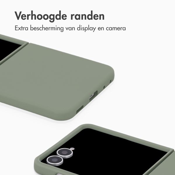 Accezz Liquid Silicone Backcover met MagSafe Samsung Galaxy Z Flip 8 - Cooper Green