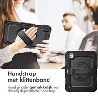 Accezz Rugged Backcover met schouderstrap Apple iPad Pro 11 (2024) M4 - Zwart