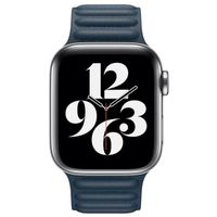 Apple Leather Link Apple Watch Series 1 t/m 9 / SE (38/40/41 mm) | Series 10 / 11 (42 mm) - Maat M/L - Baltic Blue