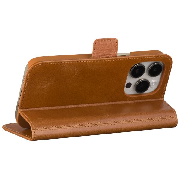 dbramante1928 Copenhagen Bookcase Apple iPhone 15 Pro Max - Bruin