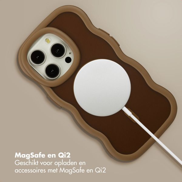 Selencia Wavy Backcover met MagSafe Apple iPhone 14 Pro - Mocha Brown