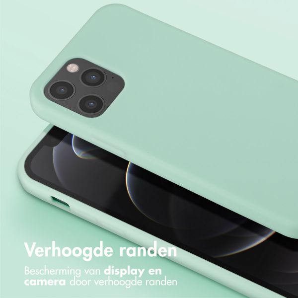 Selencia Siliconen hoesje met afneembaar koord iPhone 12 (Pro) - Turquoise