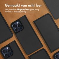 Accezz Premium Leather Slim Bookcase Apple iPhone 15 Pro - Zwart