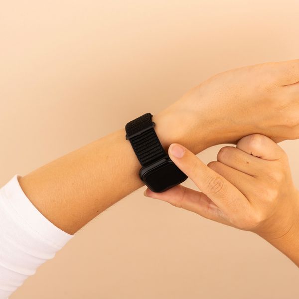 imoshion Nylon bandje Apple Watch Series 1 t/m 9 / SE (38/40/41 mm) | Series 10 / 11 (42 mm) - Zwart