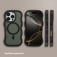 Selencia Wavy Backcover met MagSafe Apple iPhone 16 Pro - Zwart