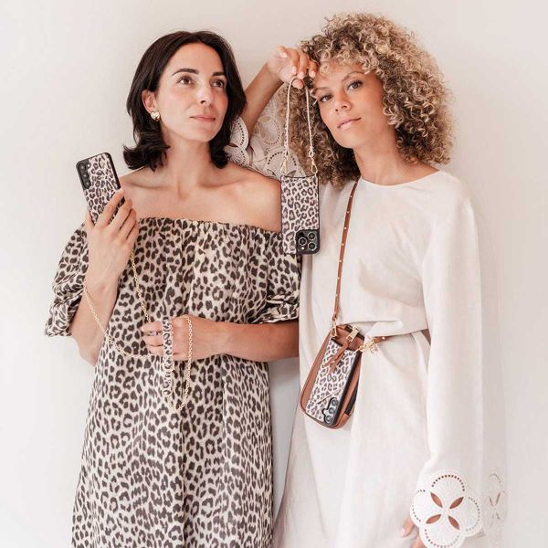 Dutchies Backcover met pashouder Apple iPhone 15 - Leo