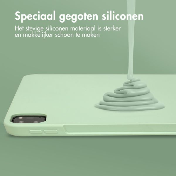 Accezz Liquid Silicone Backcover met penhouder Apple iPad Pro 12.9 (2022) / Pro 12.9 (2021) / Pro 12.9 (2020) - Lichtgroen