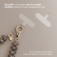 Selencia Rivièra MagSafe Backcover met afneembare haakjes voor de Apple iPhone 17 Pro - Milky Latte + Lova Polskoord - Mocha Brown