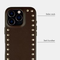 Selencia Studs Backcover met MagSafe Apple iPhone 16 Pro - Cacao Crush
