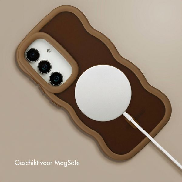 Selencia Wavy Backcover met MagSafe Samsung Galaxy S25 / S24 - Mocha Brown