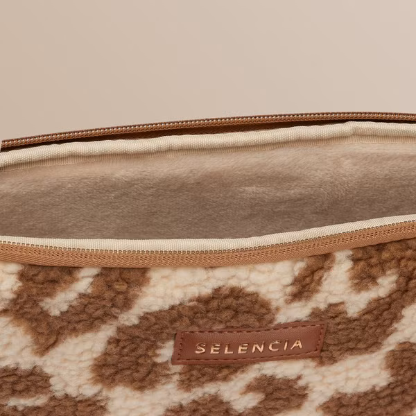 Selencia Teddy Laptop hoes 13-14 inch - Laptopsleeve - Vanilla Leopard