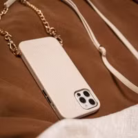 Selencia Aina Slang Hoesje met koord iPhone SE (2022 / 2020) / 8 / 7 / 6(s)