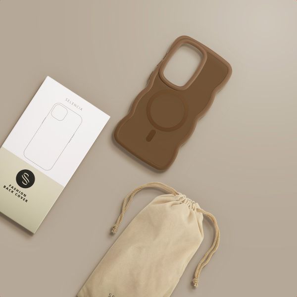 Selencia Wavy Backcover met MagSafe Samsung Galaxy S25 Ultra - Mocha Brown