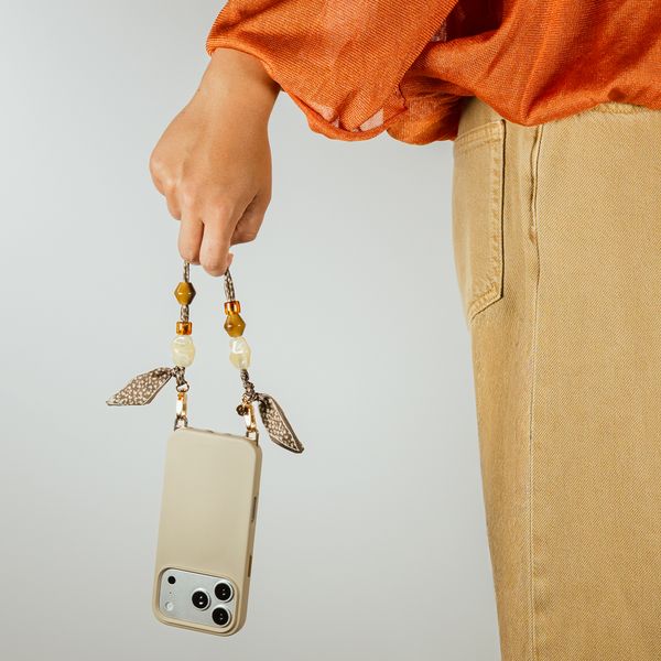 Selencia Rivièra MagSafe Backcover met afneembare haakjes iPhone 12 / 12 Pro - Milky Latte