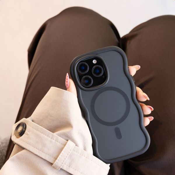 Selencia Wavy Backcover met MagSafe Samsung Galaxy S24 Ultra - Zwart