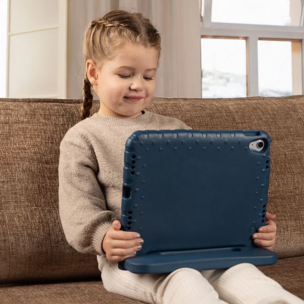 imoshion Kids-Proof Back Cover with Handle Apple iPad 11 (2025) 11 inch A16 / iPad 10 (2022) 10.9 inch - Dark Blue