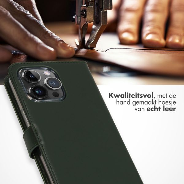 Selencia Echt Lederen Bookcase iPhone 15 Pro Max - Groen