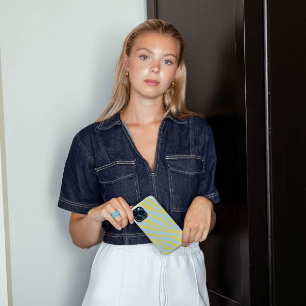 Selencia Vivid Backcover met MagSafe Apple iPhone 15 Pro - Zebra Winter Sky Titanium Yellow