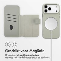 Accezz Leather Bookcase 2-in-1 met MagSafe Apple iPhone 17 Pro Max - Light Grey