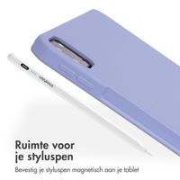 Accezz Liquid Silicone Backcover met penhouder Apple iPad Pro 12.9 (2022) / Pro 12.9 (2021) / Pro 12.9 (2020) - Lila
