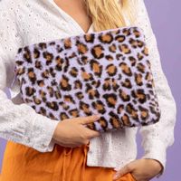 imoshion Fluffy Laptop hoes 13-14 inch - Laptopsleeve - Leopard Lilac