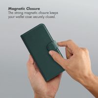 Selencia Olyn Detachable Bookcase with MagSafe Samsung Galaxy A37 (5G) - Green