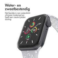 imoshion Sport⁺ bandje Apple Watch Series 1 t/m 9 / SE (38/40/41 mm) | Series 10 / 11 (42 mm) - Maat M/L - Pure Platinum & White
