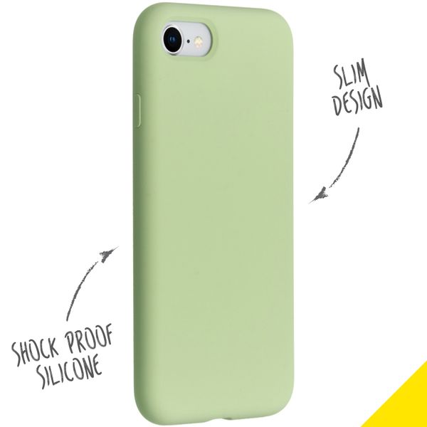 Accezz Liquid Silicone Backcover iPhone SE (2022 / 2020) / 8 / 7 - Groen