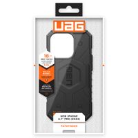 UAG Pathfinder Backcover MagSafe iPhone 15 Pro - Zwart