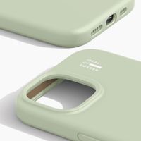 iDeal of Sweden Silicone Case met MagSafe Apple iPhone 17e / 16e / 15 / 14 / 13 - Sage Green