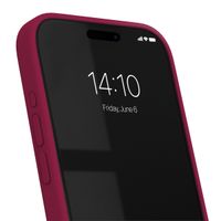 iDeal of Sweden Silicone Case iPhone 15 Pro Max - Cranberry